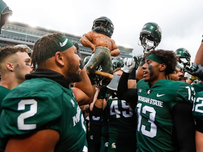 Michigan State football lifts the Paul Bunyan trophy
